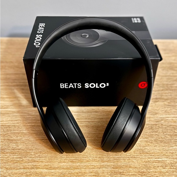 Beats Solo3 Wireless On-Ear Headphones | Never used!!! - Picture 1 of 8